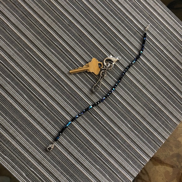 Earrings with key/badge wristlet or bracelet - Picture 5 of 8